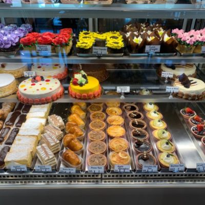 How you can use a cake display fridge to improve your bakery
